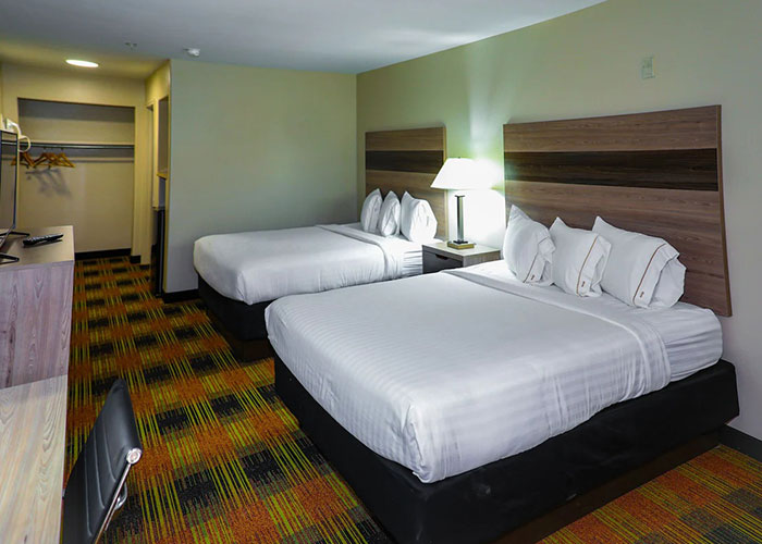 2 Queen Beds